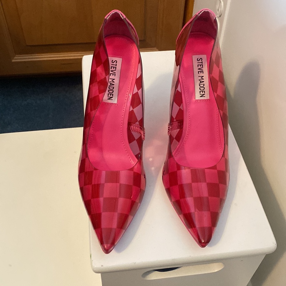 Steve Madden Women's Pink Courts size 7 / great condition - Picture 2 of 6